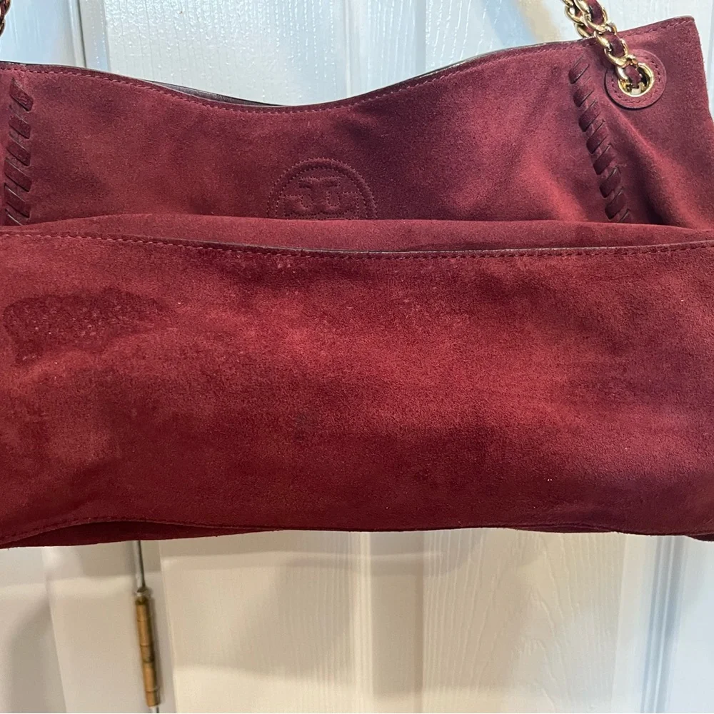 Tory Burch suede bag with gold chain straps - Picture 4 of 10
